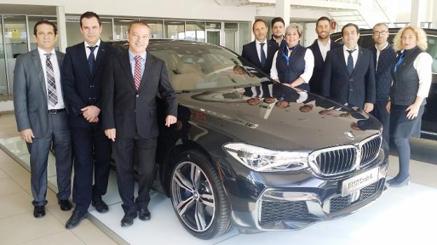 El equipo de BMW Engasa posa junto al Serie 6 GT más deportivo de la gama.