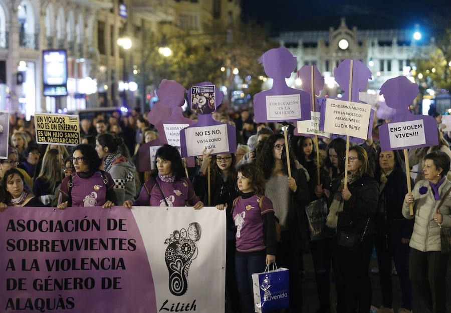 Fotos de la manifestación contra la violencia machista en Valencia