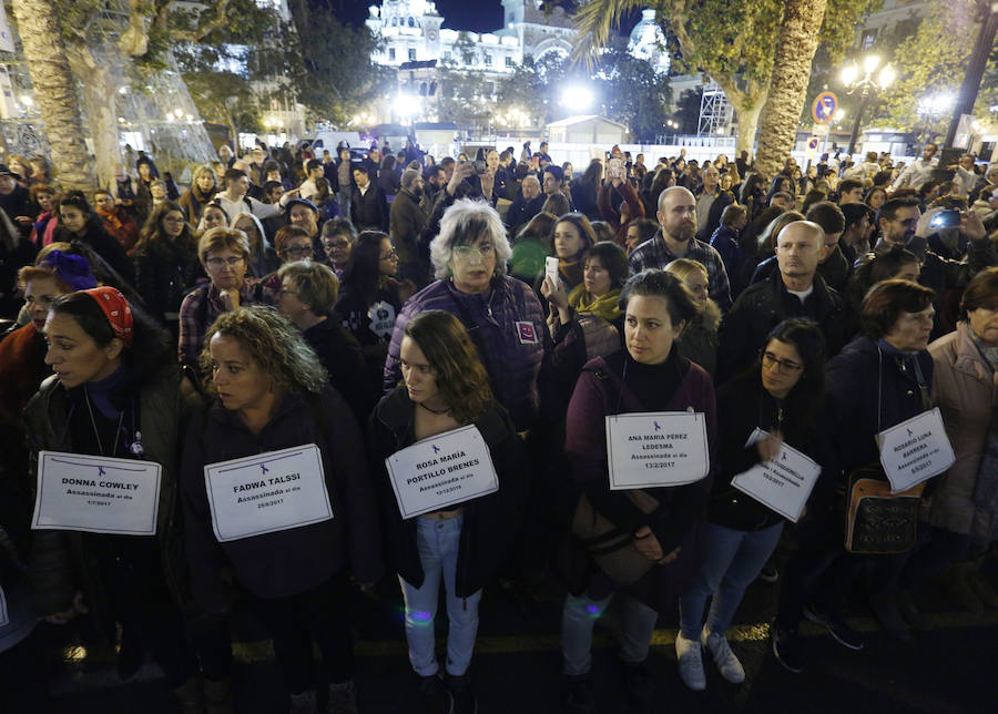 Fotos de la manifestación contra la violencia machista en Valencia