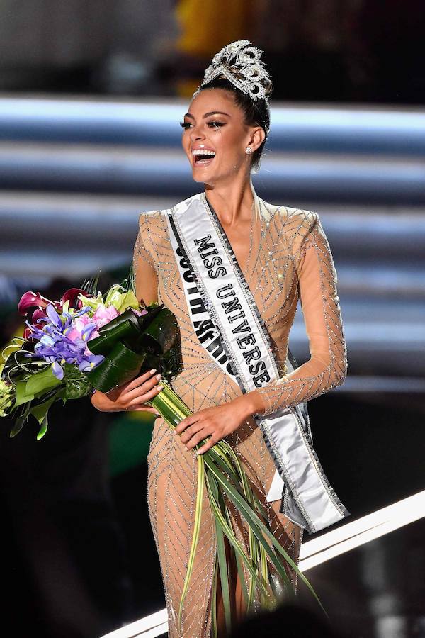 La sudafricana Demi-Leigh Nel-Peters, de 22 años, se hace con la corona y vence a la colombiana Laura González y a la jamaicana Davinia Bennet