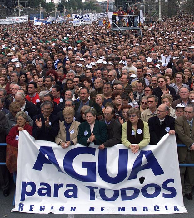 Vista de la manifestación de marzo de 2003 en Valencia. 