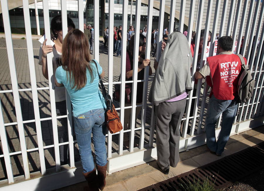 El 29 de noviembre de 2013 la radiotelevisión autonómica cesó sus emisiones. Se cumplen cuatro años de una noche que los valencianos vivieron con estupor. Tras las elecciones de 2015 PSPV y Compromís se comprometieron a reabrirla. A día de hoy, la rebautizada À Punt aún no ha empezado a emitir.