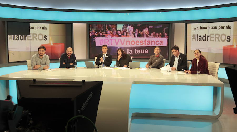 El 29 de noviembre de 2013 la radiotelevisión autonómica cesó sus emisiones. Se cumplen cuatro años de una noche que los valencianos vivieron con estupor. Tras las elecciones de 2015 PSPV y Compromís se comprometieron a reabrirla. A día de hoy, la rebautizada À Punt aún no ha empezado a emitir.