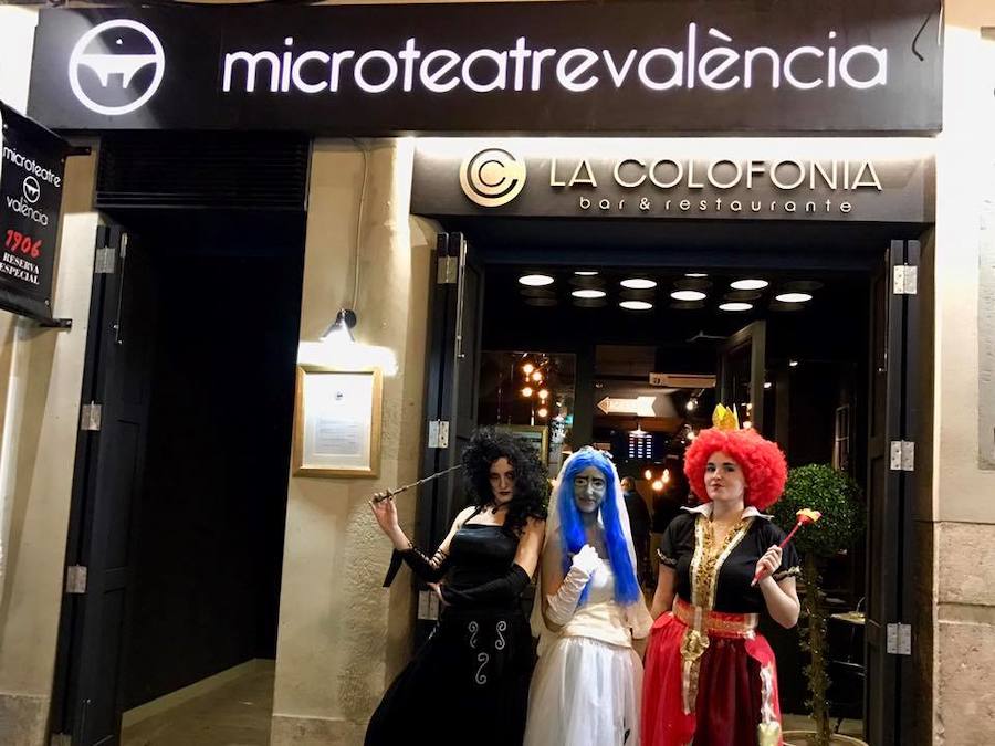 MICROTEATRE. Microteatro comunicó su fin de actividad el pasado 13 de noviembre. El cierre obedece a que los números no salen. «Había espectadores, sí, pero no los suficientes para cuadrar las cifras. Estábamos contentos con la afluencia de las sesiones pero se necesitaba más», explicaron.