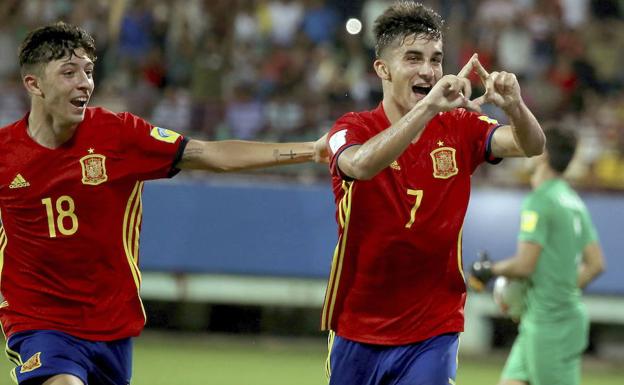 Ferran Torres durante uno de los partidos con España.