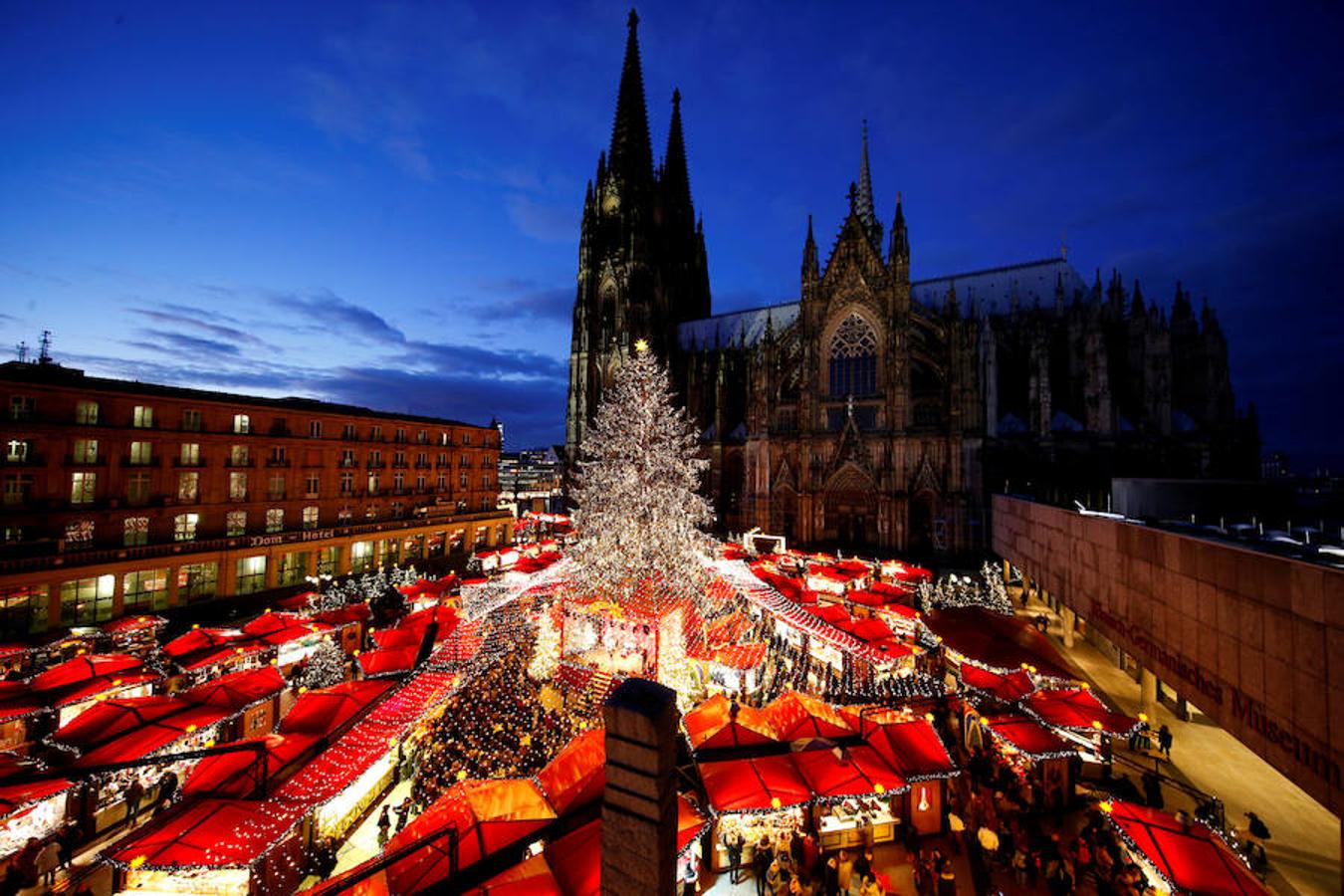 Colonia celebra su tradicional mercado navideño.