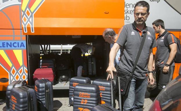 El Valencia Basket llega al aeropuerto de Manises.