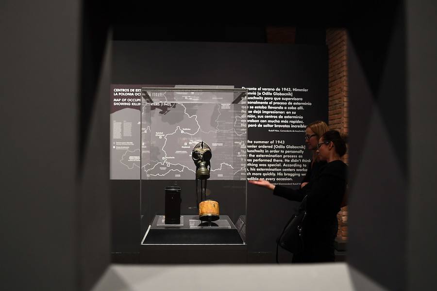 La exposición definitiva sobre Auschwitz llega a Madrid el 1 de diciembre. La exposición sobre el gran campo de exterminio nazi, cuenta con 600 objetos junto a testiomonios de víctimas y verdugos. Esta exposición, podrá ser visitada en en el Centro de Exposiciones Arte Canal de Madrid hasta el 17 de junio de 2018. 
