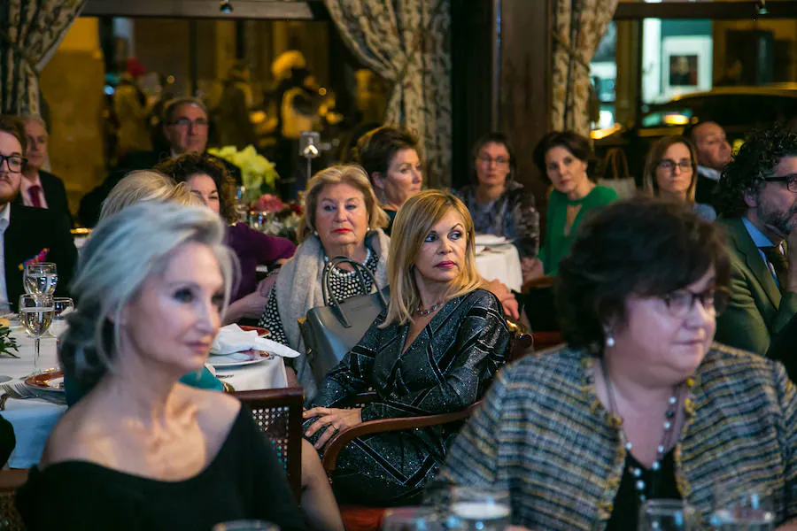 Pequeño Deseo, Asindown y Aspanion, organizaron una cena en el Casino para recaudar fondos para las asociaciones, unidas por Mediolanum Aproxima. Durante el acto, al que acudió un centenar de personas, se proyectó 'El deseo de Sakira'. La historia de una niña de 8 años con síndrome de Down y leucemia que logra cumplir su sueño de ser cantaora y bailaora de flamenco profesional en un tablao. 