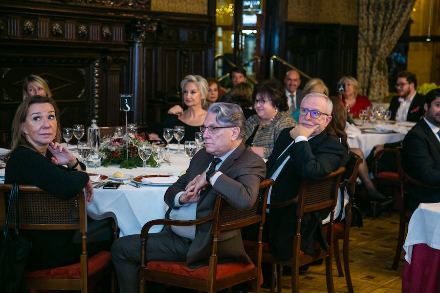 Pequeño Deseo, Asindown y Aspanion, organizaron una cena en el Casino para recaudar fondos para las asociaciones, unidas por Mediolanum Aproxima. Durante el acto, al que acudió un centenar de personas, se proyectó 'El deseo de Sakira'. La historia de una niña de 8 años con síndrome de Down y leucemia que logra cumplir su sueño de ser cantaora y bailaora de flamenco profesional en un tablao. 