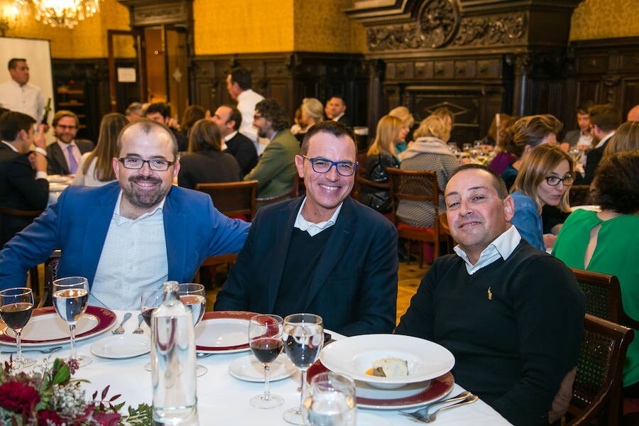 Pequeño Deseo, Asindown y Aspanion, organizaron una cena en el Casino para recaudar fondos para las asociaciones, unidas por Mediolanum Aproxima. Durante el acto, al que acudió un centenar de personas, se proyectó 'El deseo de Sakira'. La historia de una niña de 8 años con síndrome de Down y leucemia que logra cumplir su sueño de ser cantaora y bailaora de flamenco profesional en un tablao. 