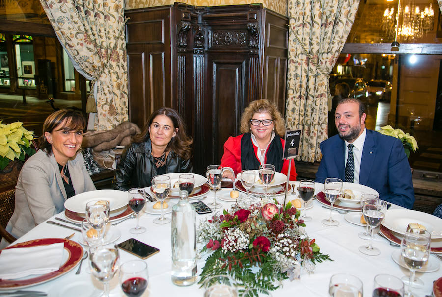 Pequeño Deseo, Asindown y Aspanion, organizaron una cena en el Casino para recaudar fondos para las asociaciones, unidas por Mediolanum Aproxima. Durante el acto, al que acudió un centenar de personas, se proyectó 'El deseo de Sakira'. La historia de una niña de 8 años con síndrome de Down y leucemia que logra cumplir su sueño de ser cantaora y bailaora de flamenco profesional en un tablao. 