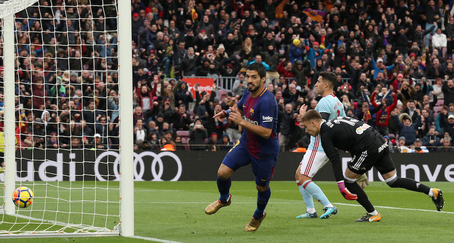 Barcelona y Celta empataron a dos en un partido loco correspondiente a la jornada 14 de Liga. Aspas adelantó al Celta a los 20 minutos pero Messi no tardó en responder marcando el empate. Suárez puso la ventaja pero Maxi Gómez, tras una genial asistencia de Aspas, anotó para poner la igualdad. 