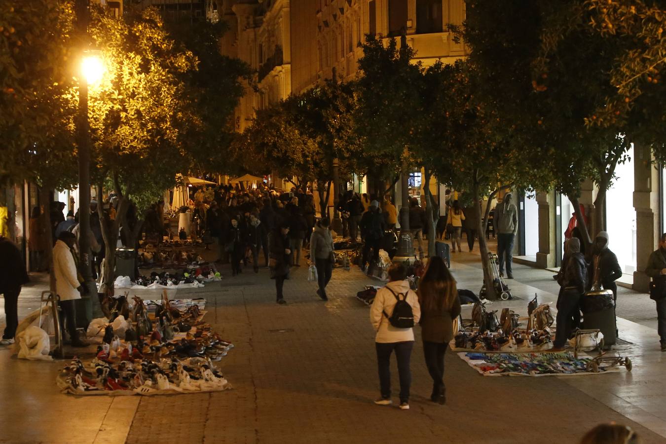 Fotos de las ventas de manteros en el centro de Valencia