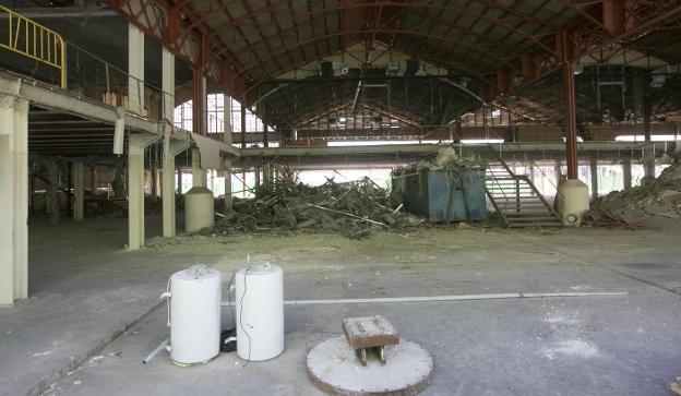 Interior de uno de los tinglados, ayer por la mañana. 