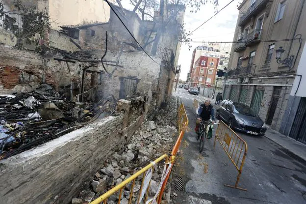 La vivienda destruida por el incendio en la calle Escalante. 