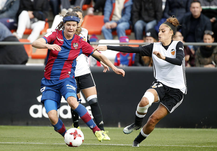 El derbi Valencia-Levante femenino en imágenes