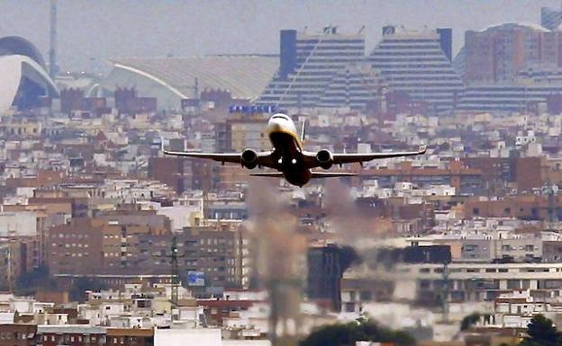 El viento impide la llegada a Valencia de seis vuelos internacionales