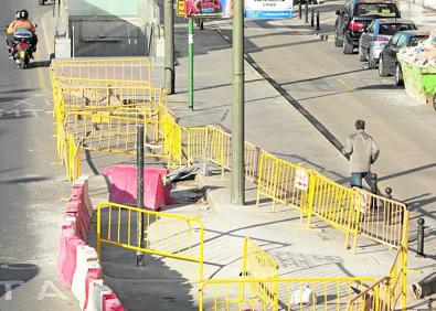 Imagen secundaria 1 - Valencia sufre atascos diariamente que se han visto incrementados por las obras. 