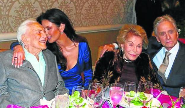 Una vela más para el centenario Kirk Douglas