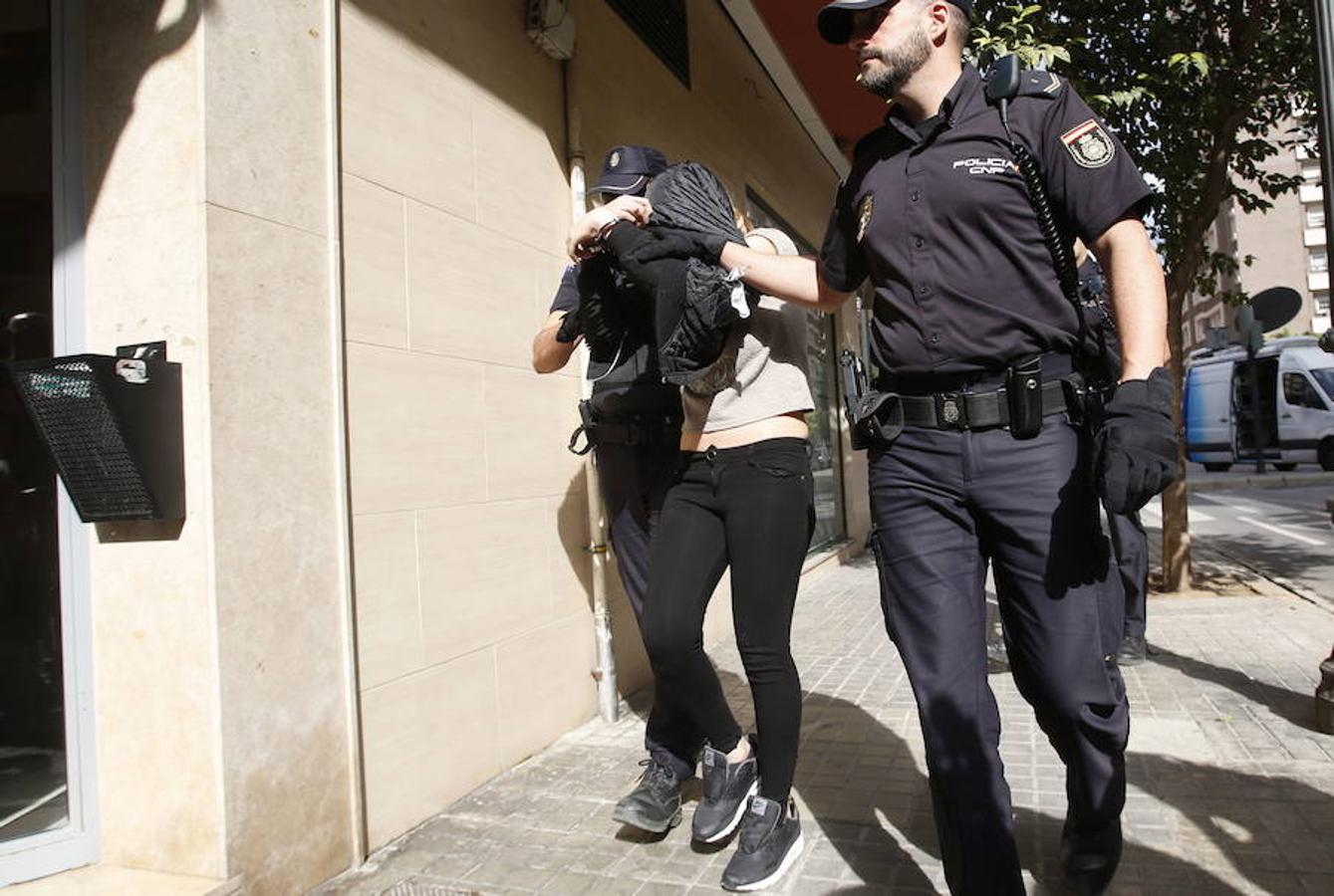 23-10-2017 DETENIDA POR MATAR A SU PAREJA | Una joven de 30 años acuchilló a la víctima en un piso de Valencia.