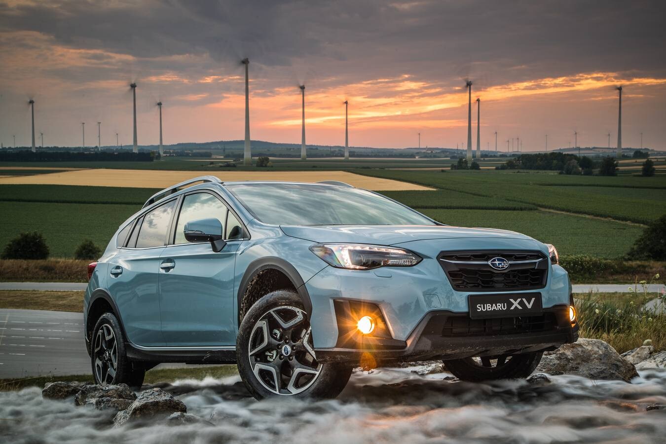 La segunda generación del Subaru XV empieza a venderse y las primeras unidades llegan a finales de año. Fiel a la tradición, equipa tracción a las cuatro ruedas, motor tipo bóxer y ahora solo se comercializa con cambio automático. La gama parte desde 21.900 euros que cuesta el 1.600.