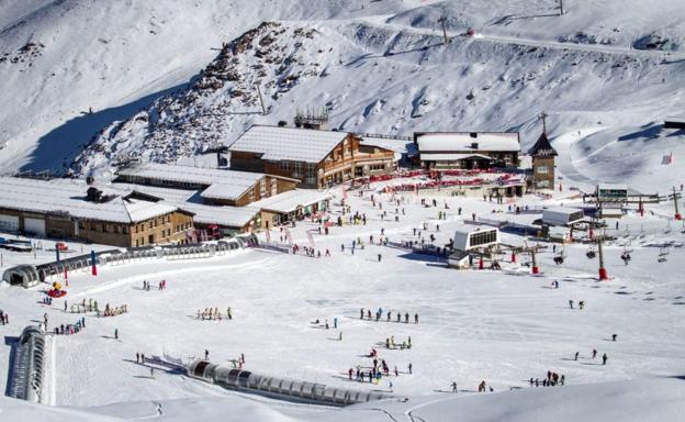 La estación granadina es una de las más visitadas por los amantes de la nieve