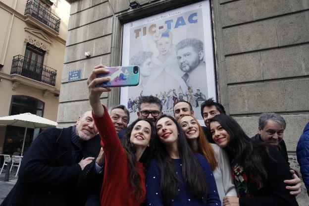 Los artistas del nuevo musical del Principal, 'Tic tac'. 