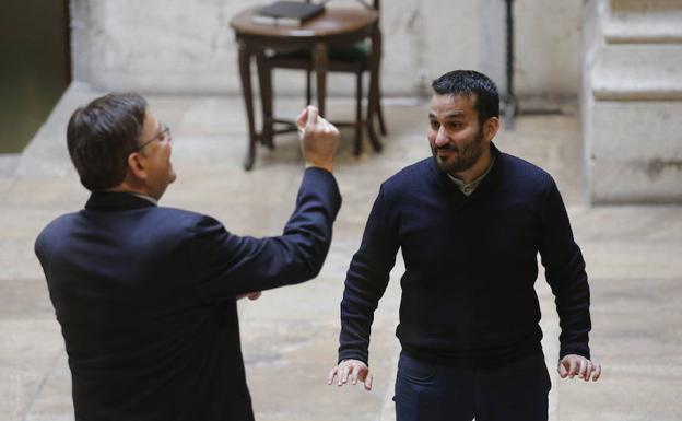 Puig dialoga con Marzà. 