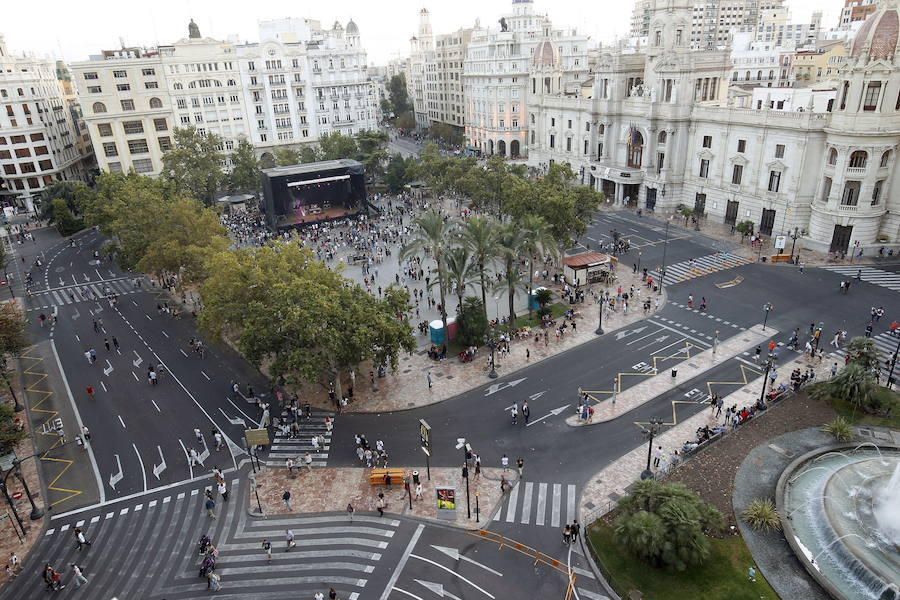 ¿Cómo son las plazas de Ayuntamiento de otras ciudades de España y el resto de Europa? Repasamos algunos ejemplos ahora que el Ayuntamiento de Valencia planea reformar la plaza más emblemática de la ciudad y busca ideas. AULA LAS PROVINCIAS celebra este martes 19 de diciembre, a las 19.30 horas, una charla en el Ateneo Mercantil sobre este tema en el que participarán los arquitectos Mariano Bolant, Javier Domínguez y Alberto Peñín, así como el presidente de la Asociación de Comerciantes del Centro Histórico y ensanche, Rafael Torres.