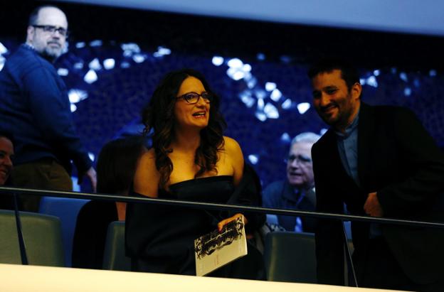 La vicepresidenta del Consell, Mónica Oltra, y el conseller de Cultura, Vicent Marzà, ayer, en el palco de la sala Principal.