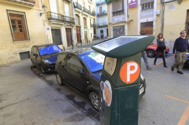 Zona naranja en una calle de Valencia. 