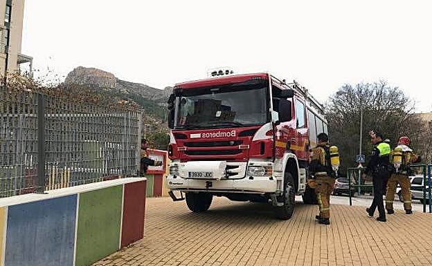 Policía Local y Bomberos intervienen por fuertes olores en el Colegio Paternina de Calp