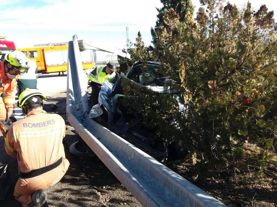 Fotos del accidente de un hombre de 80 años en la A-3 en Buñol