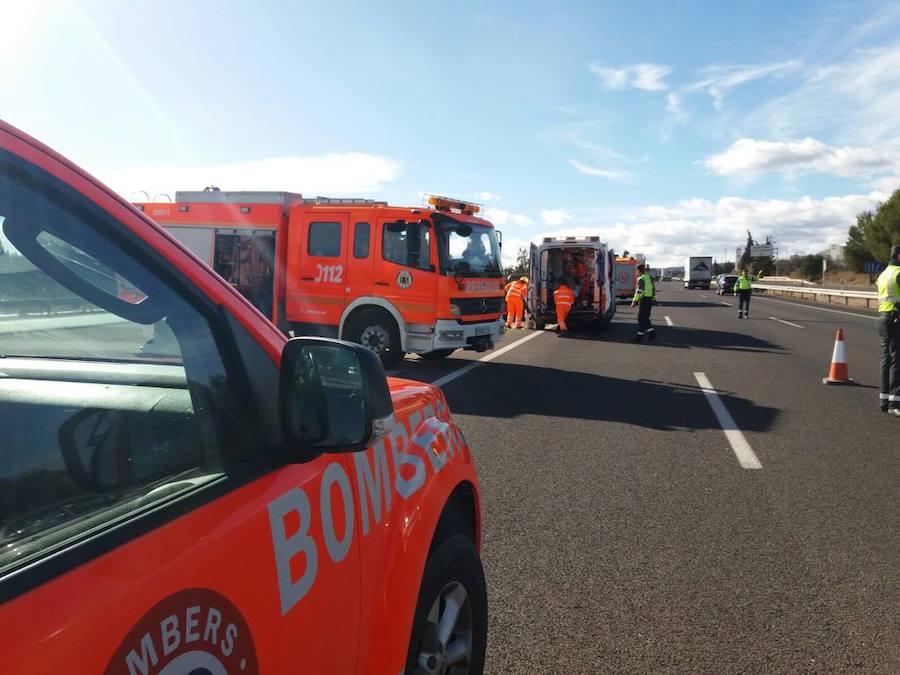 Fotos del accidente de un hombre de 80 años en la A-3 en Buñol