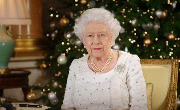 23.000 euros por cocinarle a la reina Isabel II y vivir en Buckingham Palace