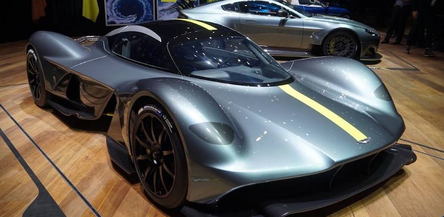 Coche: El Aston Martin Valkyrie sale al mercado por 3,26 millones de euros. Llegará al mercado en 2019 y lo hará presumiendo de una potencia estratosférica: 1.145 CV obtenidos de su motor V12 de 6.5 litros.