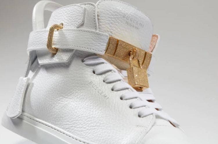 Zapatillas: Las Diamond Sneaker de Buscemi cuestan 118.130 euros. Llevan incrustados diamantes de 11,5 quilates y oro de 18 quilates. Si quiere unas sólo podrá adquirirlas en Nueva York o a través de su página web.