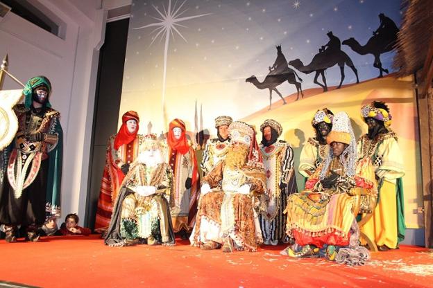 Sus Majestades de Oriente, Melchor, Gaspar y Baltasar, durante la visita al municipio de Ondara el pasado año 2017. 