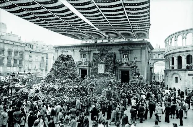 Plaza de la Virgen tras la Ofrenda. 