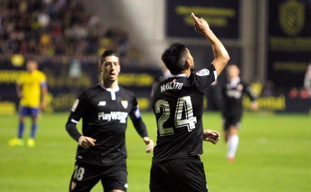 Nolito celebra el gol del Sevilla que abrió el marcador en el Ramón de Carranza. 