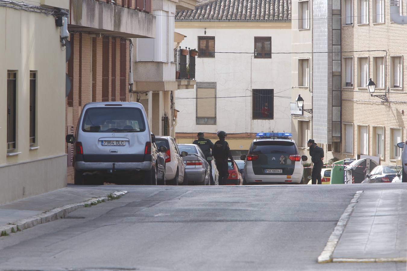 Un hombre ha sido detenido en Requena después de atrincherarse en casa de su expareja y amenazar a la mujer con un cuchillo y con matar a todos los agentes.