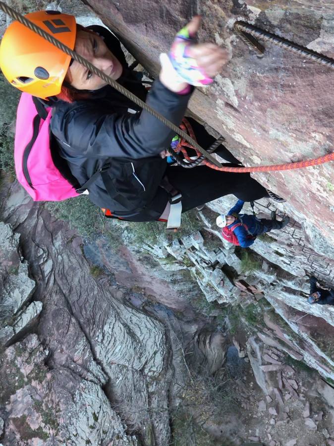 Las vias ferratas (itinerarios horizontales y verticales) de diferente dificultad gozan cada vez de mayores seguidores. Montania Guides organizó a finales de diciembre una actividad en la via ferrata de Andilla. Pronto habrá otras en la Comunitat.