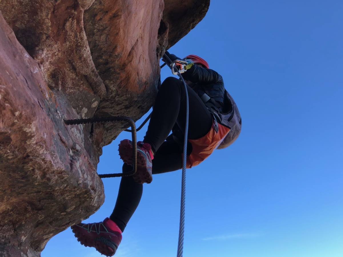 Las vias ferratas (itinerarios horizontales y verticales) de diferente dificultad gozan cada vez de mayores seguidores. Montania Guides organizó a finales de diciembre una actividad en la via ferrata de Andilla. Pronto habrá otras en la Comunitat.