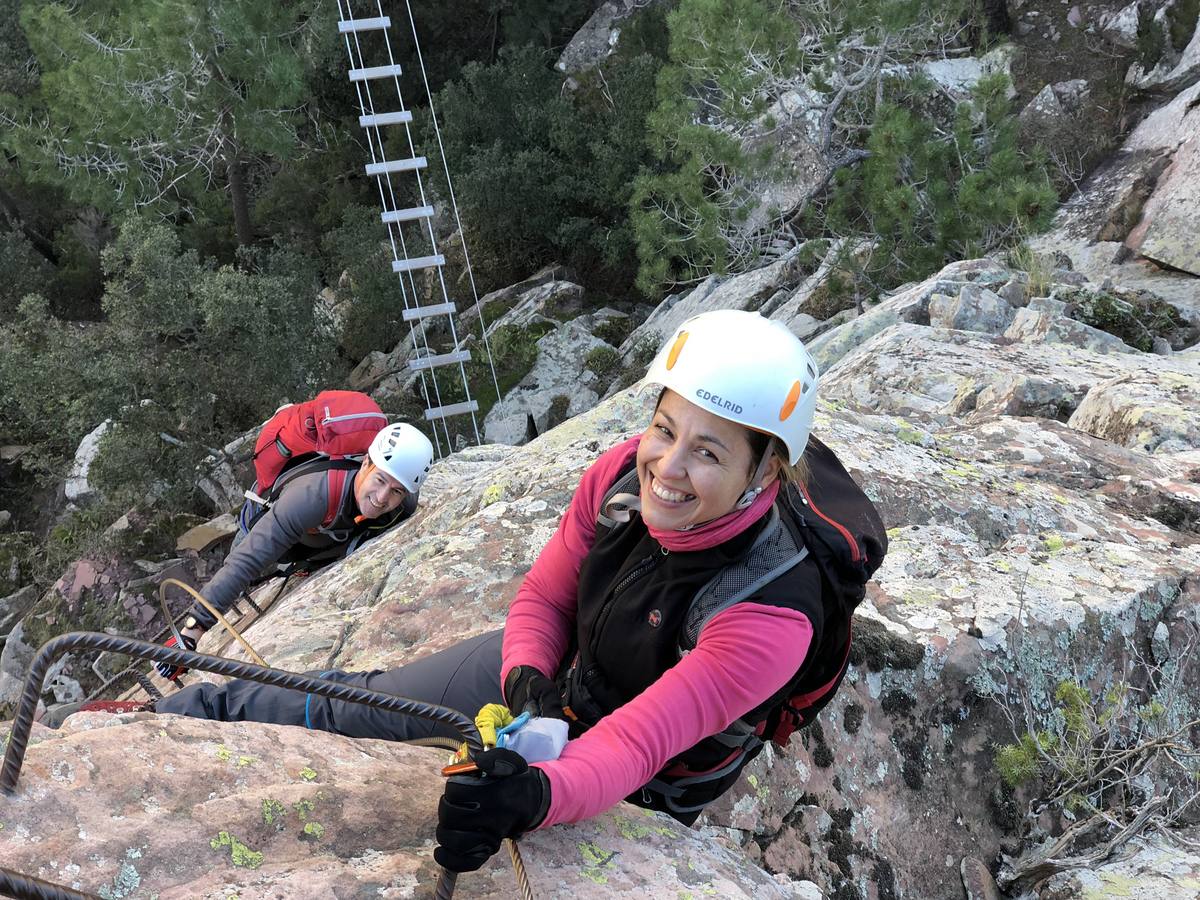 Las vias ferratas (itinerarios horizontales y verticales) de diferente dificultad gozan cada vez de mayores seguidores. Montania Guides organizó a finales de diciembre una actividad en la via ferrata de Andilla. Pronto habrá otras en la Comunitat.