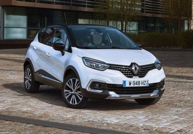 RENAULT CAPTUR | El modelo es el superventas en Europa del sector SUV urbano, y se fabrica en la planta de Renault en Valladolid, una factoría que pasó de estar cerca del cierre por las bajas ventas del modelo anterior -el monovolumen Modus- a trabajar a tres turnos e incluso los sábados para dar abasto a la demanda del Captur. Desde Valladolid se exporta hasta Japón, Australia o India… para colmo, el modelo lo diseñó un español, el valenciano Julio Lozano, así que su estilo cien por cien nacional llega a todo el mundo.