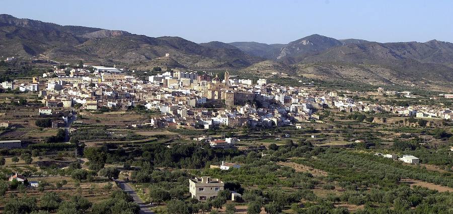 Descanso y desconexión: "Recuerdo que me escapaba a Confitres, una casa rural de la localidad de Chelva, sin que nadie me viera, para intentar que no me conocieran y poder salir a la calle". Allí acudía, cuenta, "para desconectar después de estar presentando programas en tres comunidades autónomas a la vez". "Ahí me alojé, es fantástico. Poder hacer trekking, senderismo y la ruta del agua con las personas más allegadas e íntimas me hicieron sentir como en casa". 