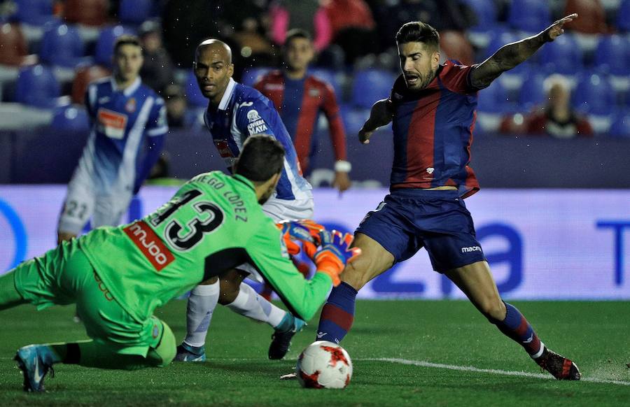 Estas son las mejores imágenes que deja el partido de vuelta de octavos de Copa del Rey en el Ciutat de València