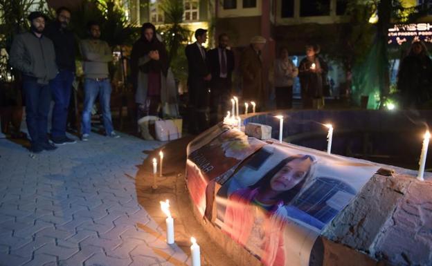 Homenaje por la pequeña en la ciudad paquistaní de Kasur.