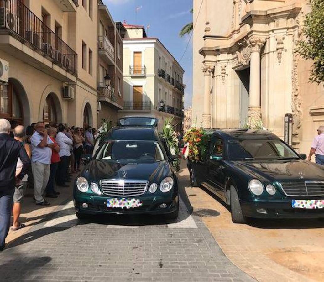 Fotos de la investigación policial y del entierro del hombre asesinado en un garaje en Patraix